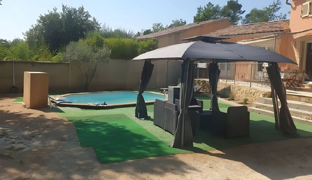 Villa “Between Vineyards and Garrigue” with Private Garden, Wi-Fi, and Air Conditioning