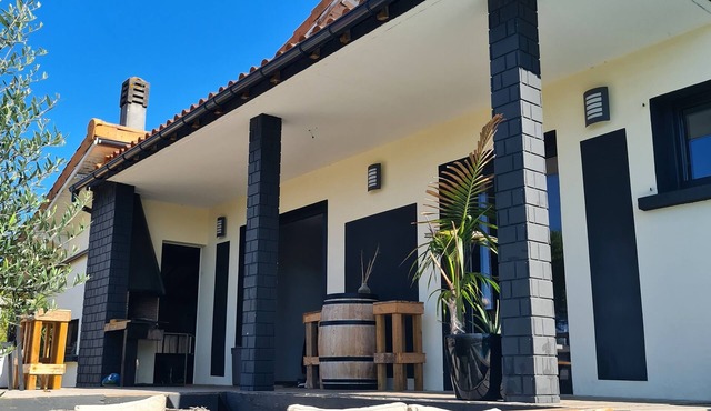 Villa between pines and vines, in a quiet location