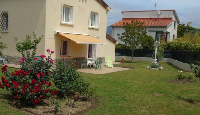 Villa between sea and mountains