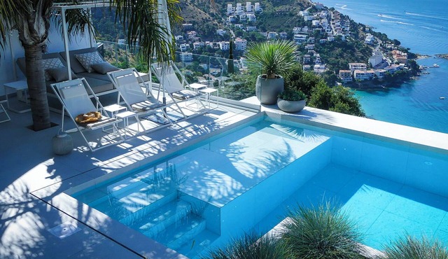Villa Bianca, luxury overlooking Canyelles petites beach. Heated pool