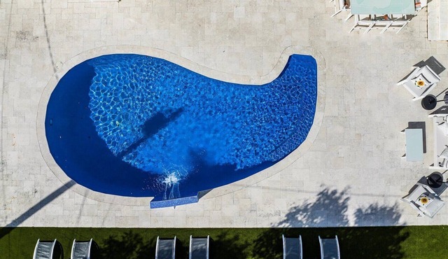 Villa Bianco ☀️Spacious Luxury 5 bed 3.5 bath ☀️New Pool & BBQ ☀️Aventura Mall