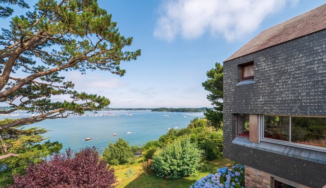 Villa 'Bienvenue Au Paradis' with Sea View, Private Terrace and Private Garden