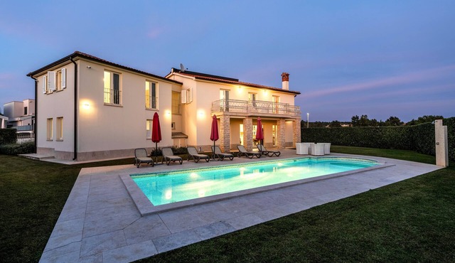 Villa Bincila Exclusive for 12 persons, pool, 6 bedrooms, pets allowed, garage