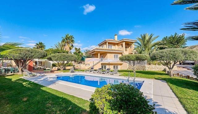 Villa Blanca Lux - Five Bedroom Villa, Sleeps 11