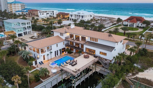 Villa Blanco - Huge Waterfront Home in Destin Near the Beach with Large Private Pool & Theater