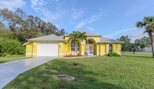 Villa Blanka - Beautiful Pool Home in Lehigh Acres