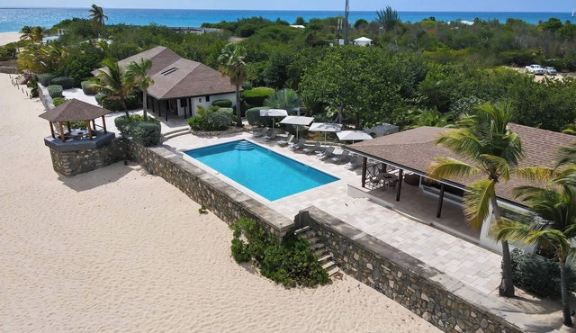 Villa Blue Beach – Timeless Beachfront Elegance on Baie Longue, St. Martin