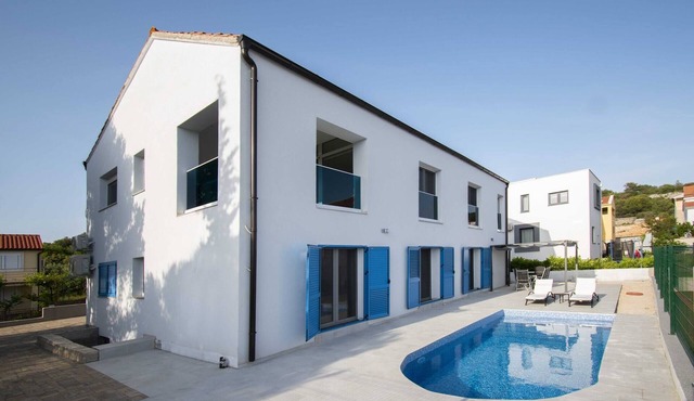 Villa Blue Chill - with outdoor pool