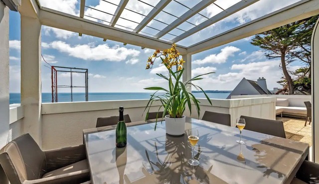 Villa Blue Ocean offers amazing views of the Atlantic ocean. Relax in luxury.