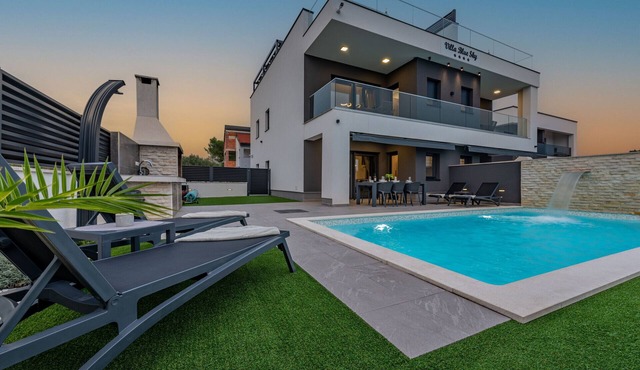 Villa Blue Sky 1, Turanj, next to the sea, private pool, barbecue, jacuzzi, rooftop terrace, www.zadarvillas