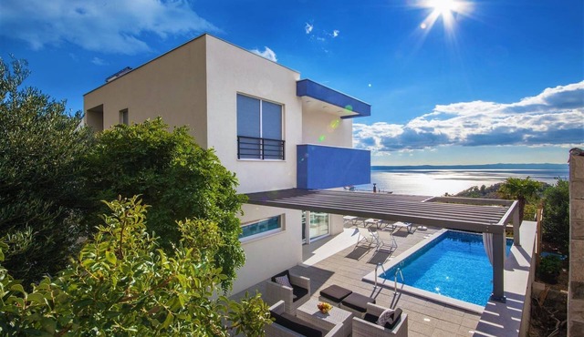 Villa Blue with pool, sea view