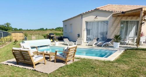 Villa Boheme-Piscine chauffee-proche ogliss park et plages