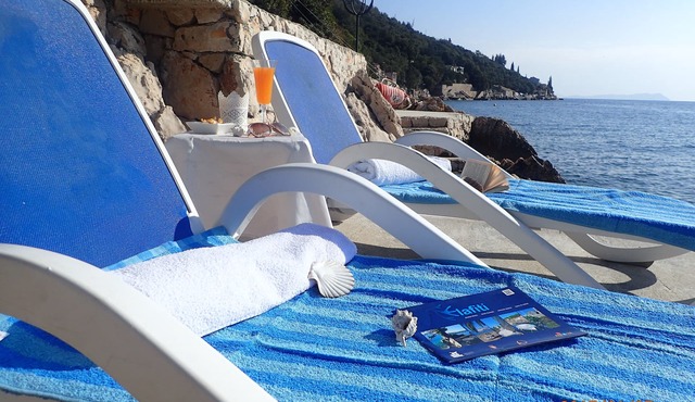 Villa BONADEA - modern two bedroom apartment at seafront, perfect getaway