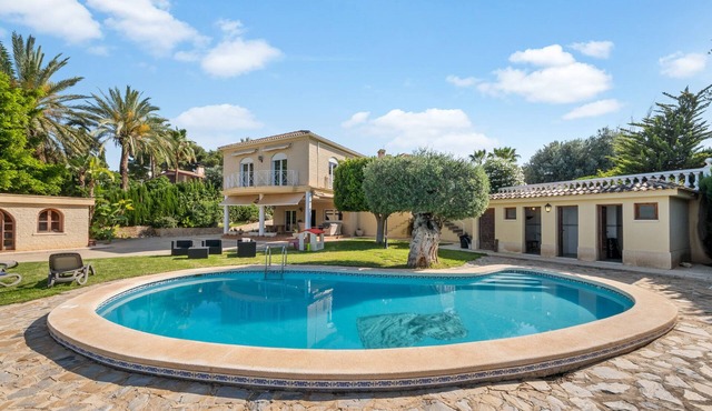 Villa 'Bonavista' with Pool, Terrace, Balcony & Wi-Fi