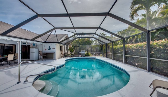Villa Bonita, Located 5 Min. from Bonita Beach, WIFI, Private Lanai & Pool