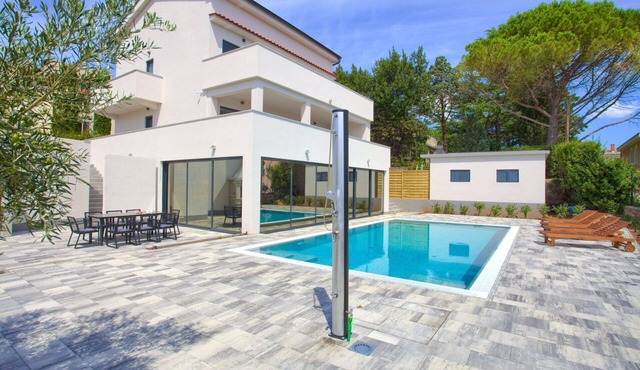 Villa Bonjour with Pool