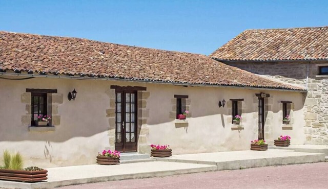 Villa Bonnezeaux | Sleeps 4 | Manoir Les Touches