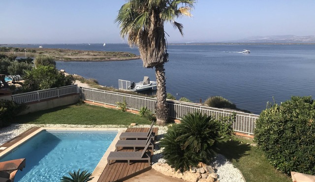 Villa bord de mer avec piscine et vue exceptionnelle sur lac et montagne