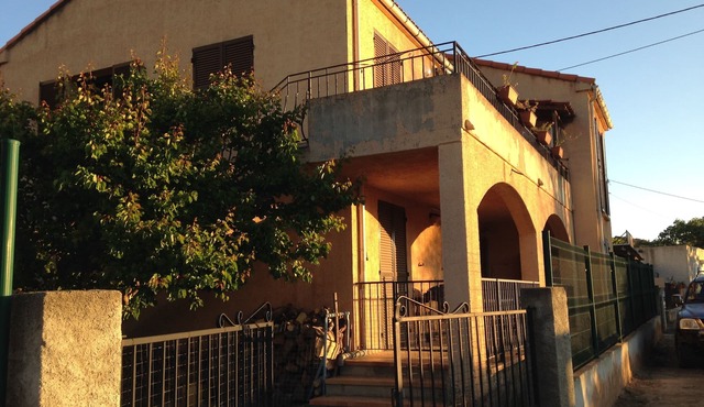 villa bottom between sea and mountain