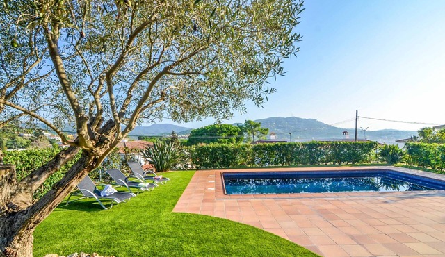 Villa Bouvardia - Four Bedroom Villa, Sleeps 8