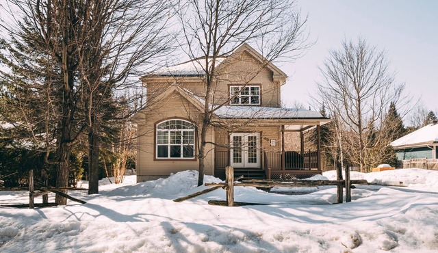 Villa Brébeuf - Relaxing Getaway, Pool or Hot Tub, near Tremblant