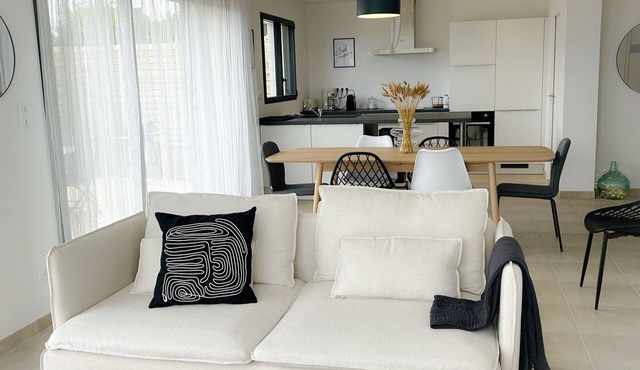 "Villa 'Bréhat', sea view and jacuzzi, 500m from the beach"