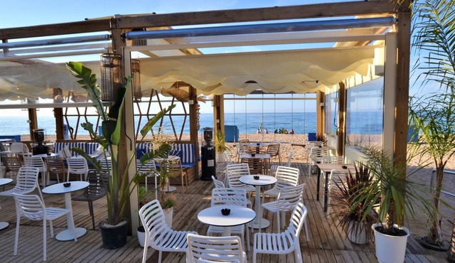 Villa Brigitte 7 people , private pool , parking , 10 kms Lloret de mar