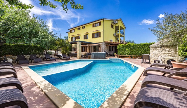 Villa Bucks near Poreč for 20 persons with Sea View, Whirlpool, Sauna & Fitness
