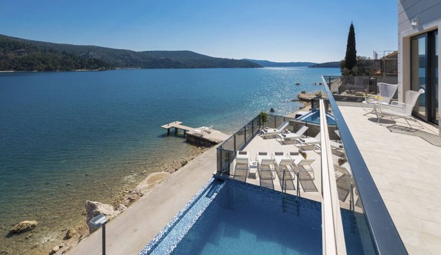 Villa Burlacca - Four Bedroom Villa, Sleeps 8