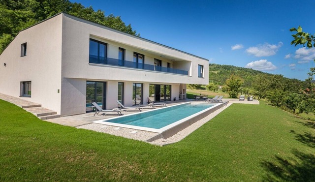 Villa Butoniga Hills - luxurious villa with pool