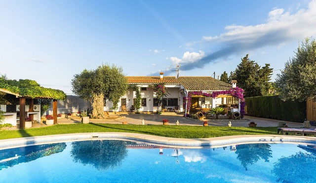 Villa by the sea with private pool and wifi