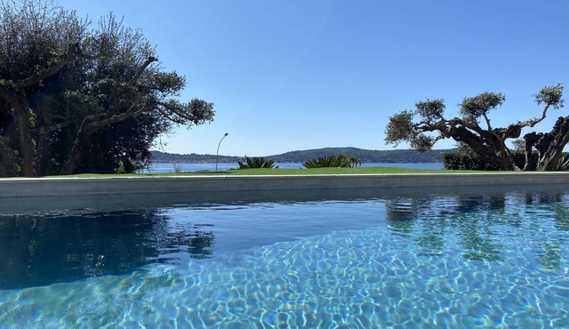 Villa by the beach and with panoramic view on St Tropez