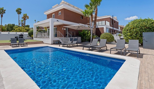Villa "Casa Bos Orange" with Outdoor Pool and Whirlpool