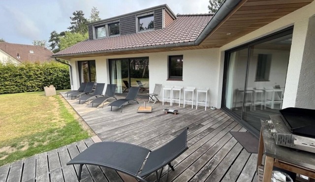 Villa Capucine Contemporary house in the forest, close to the town center
