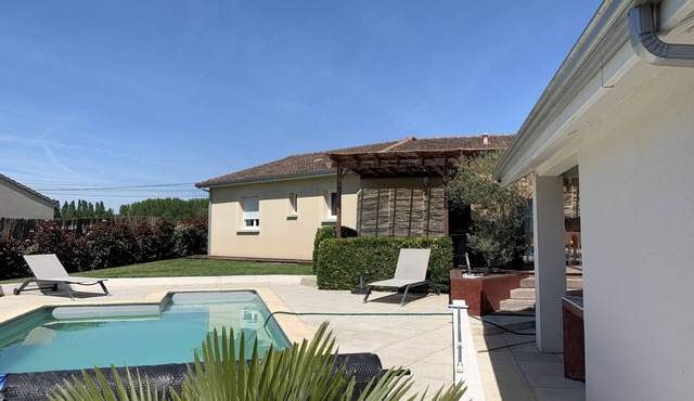 Villa Cabarieu classified tourist office with swimming pool.