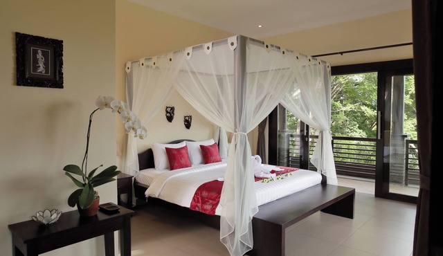 VILLA CAHAYA. Luxurious Villa with Stunning Ocean & Jungle Views!