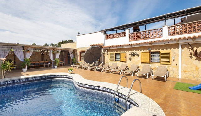 Villa 'Cal Ramon for 15 Guests' with Private Pool, Wi-Fi & Air Conditioning