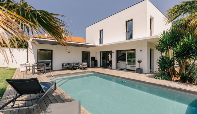 Villa California - contemporary style in Biarritz