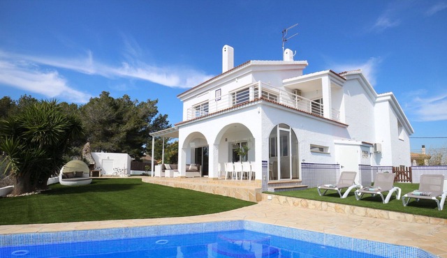 Villa California with Spectacular Sea Views and Private Pool