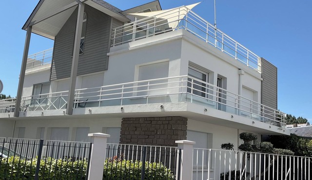 VILLA CALIFORNIE Le POULIGUEN. 20 meters from NAU beach. Roof-Top on the Bay;