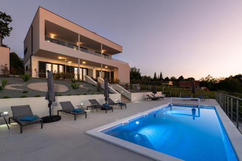 Villa Callista near Labin for 10 persons with kids playground, fitness and heated pool