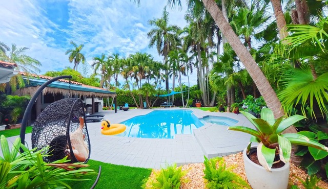Villa Calma, Hidden Tropical Gem with Gym and Pool