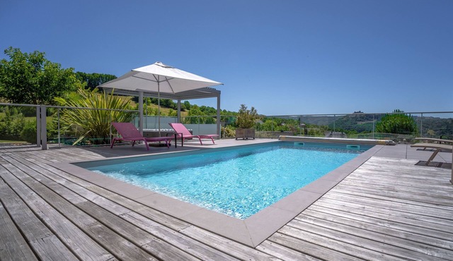 Villa Calmont : Oasis of Serenity in Aveyron with Private Pool and Jacuzzi