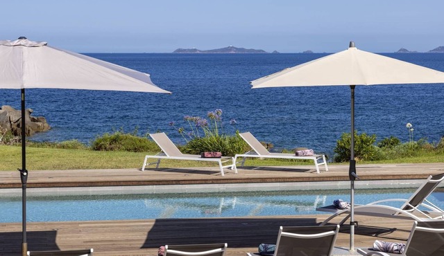 VILLA CALYPSO- 6 bedrooms, sleeps 12, swimming pool, sea view