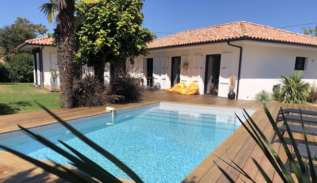 VILLA CAMAGAWith heated swimming pool between Bordeaux and the Bassin d'Arcachon