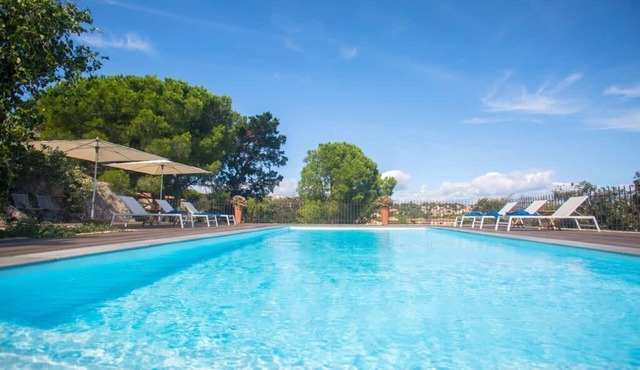 Villa campagne à Calvi piscine chauffée vue mer proche plage et centre