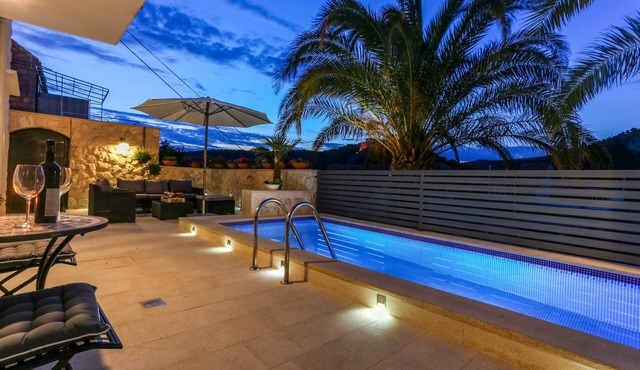 Villa Capitis in the Centre - Deluxe Apartment with Swimming Pool