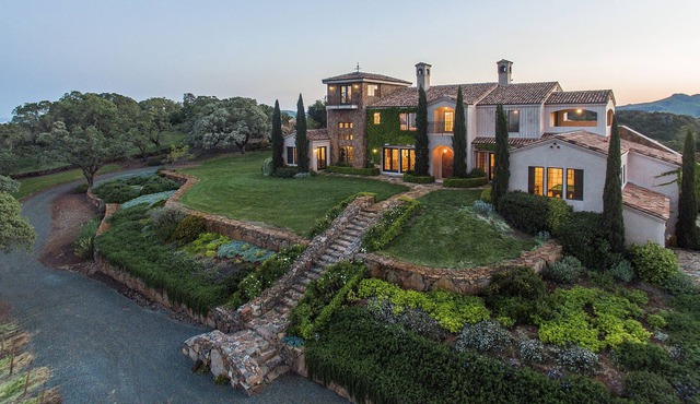 Villa Capricho Vineyard Estate | Close to Vineyards | Pool