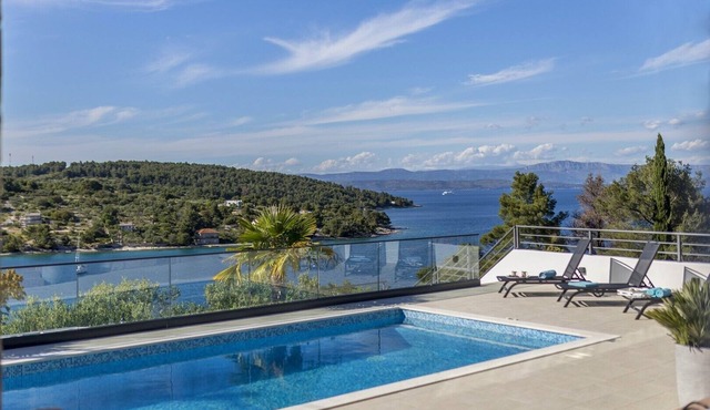 Villa Captain's house on Solta island with heated pool, jacuzzi, sea views