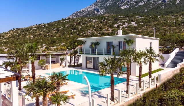 Villa Caribic with 72sqm private pool, whirlpool, sauna, outdoor lounge area